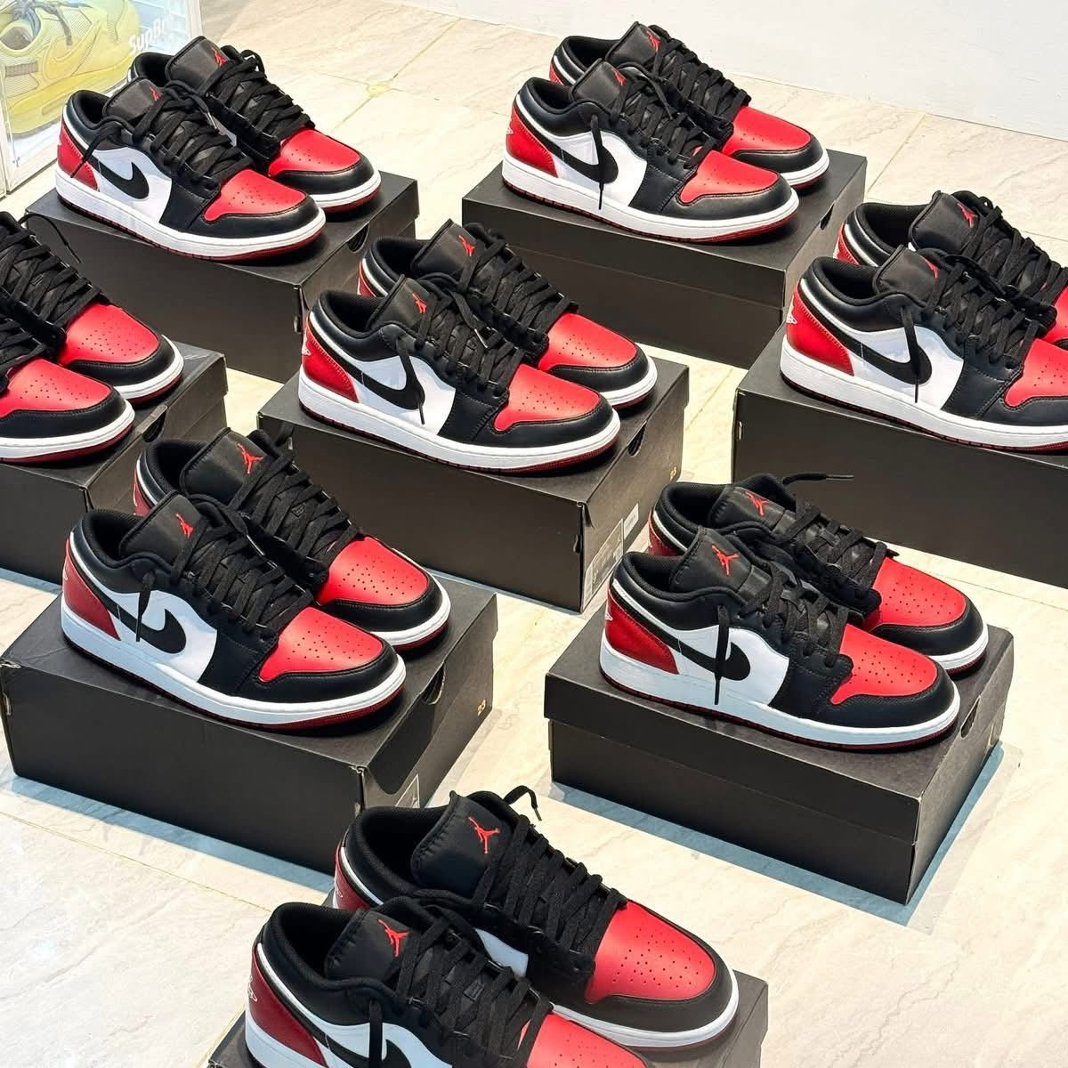 AIR JORDAN 1 LOW BRED TOE