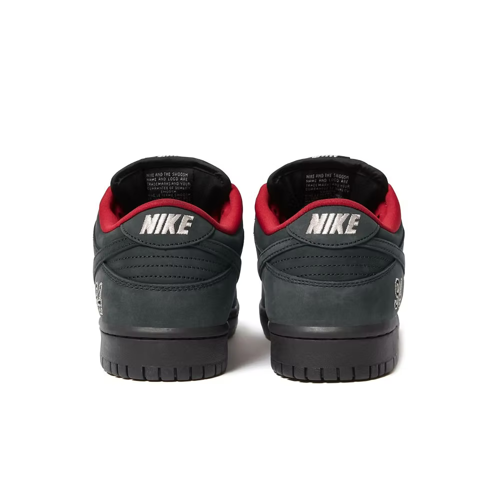 NIKE SB DUNK LOW SUPREME 94 BLACK