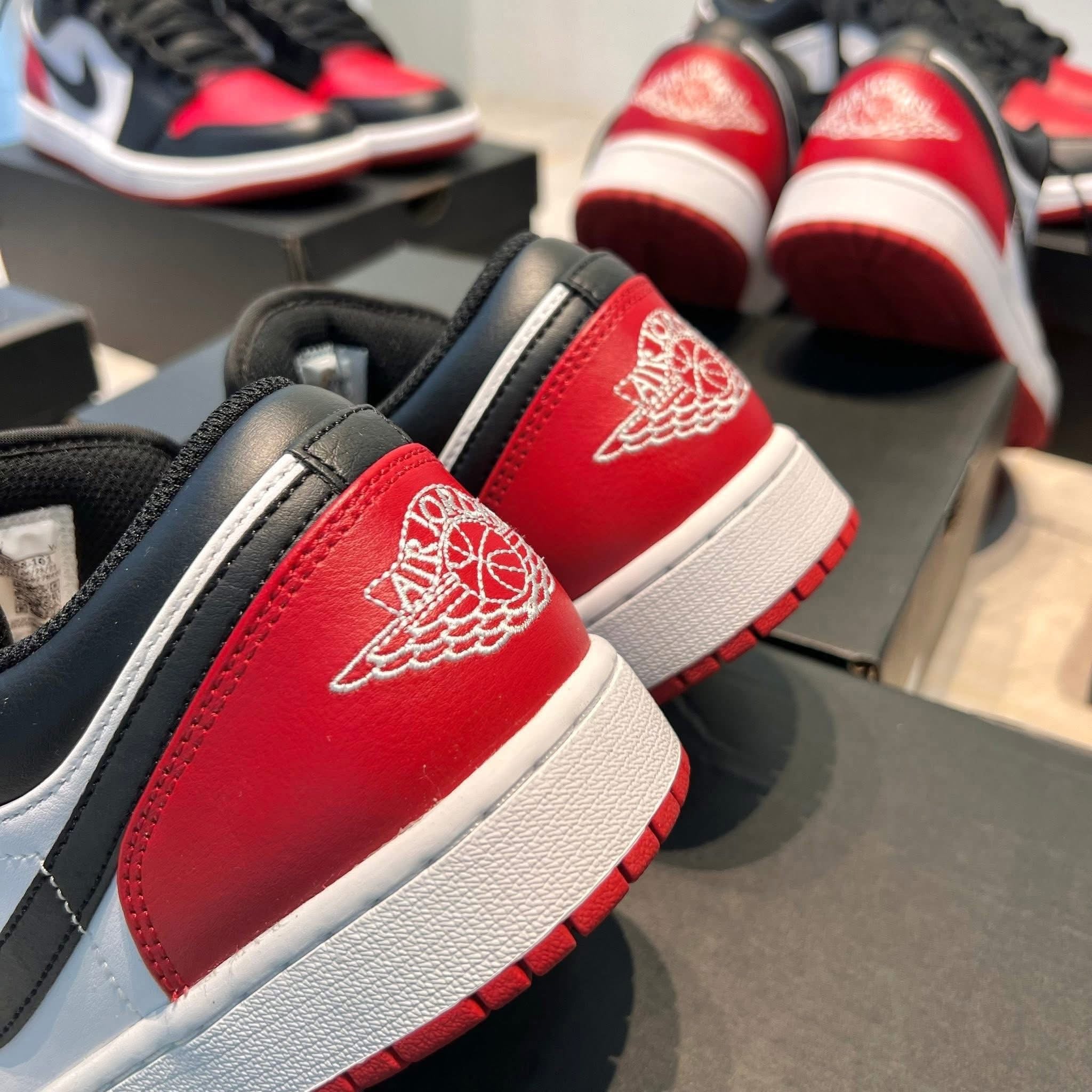 AIR JORDAN 1 LOW BRED TOE