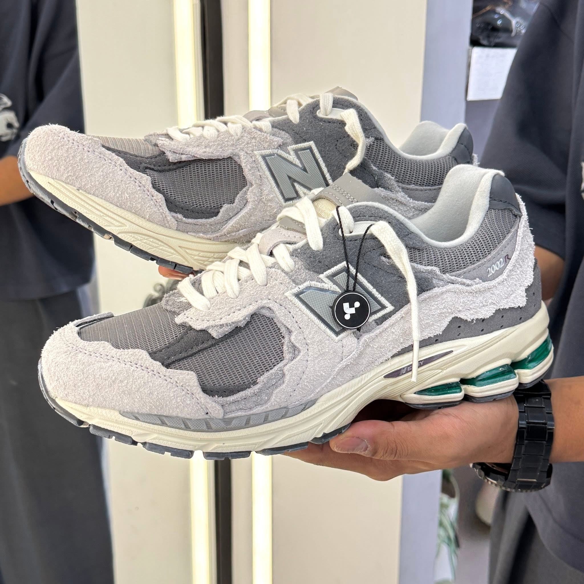 NEW BALANCE 2002R PROTECTION PACK RAIN CLOUD