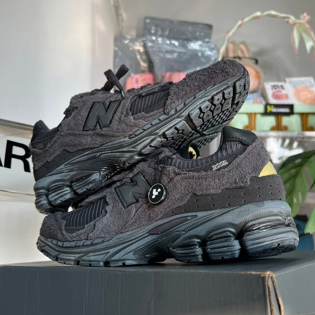 NEW BALANCE 2002R PROTECTION PACK PHANTOM
