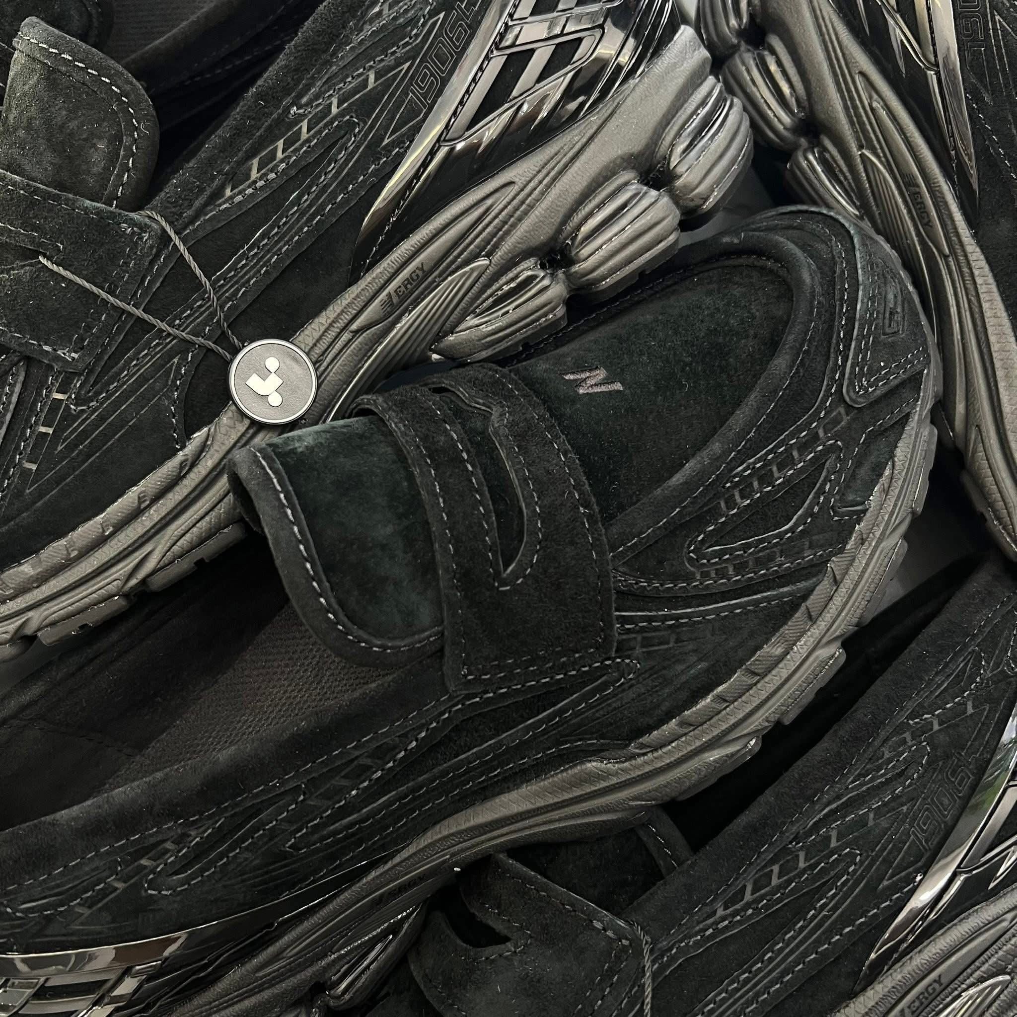 NEW BALANCE 1906L BLACK SUEDE