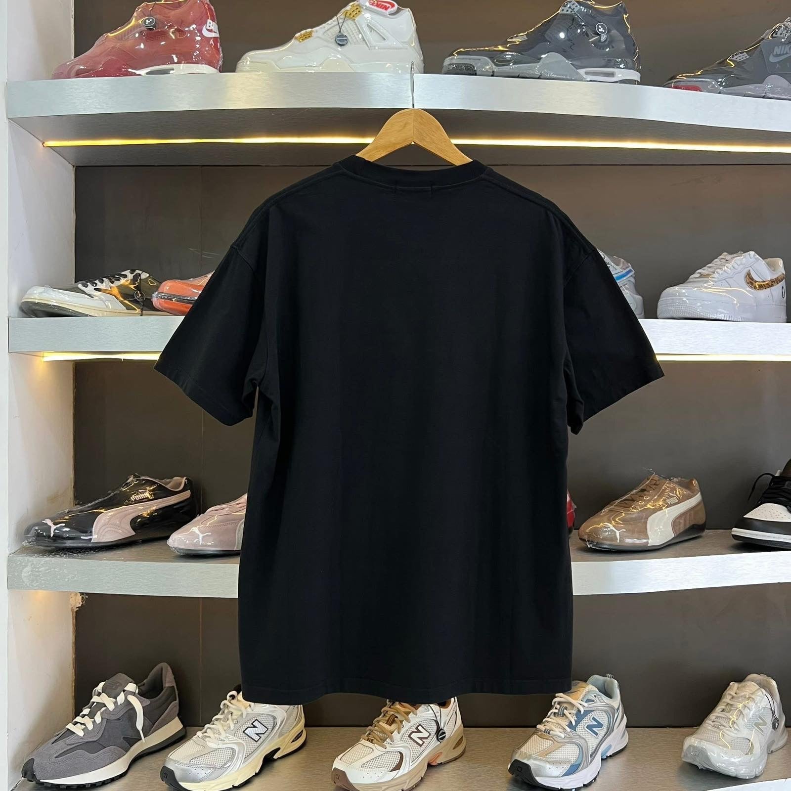 CARNIVAL 777 Black Tee