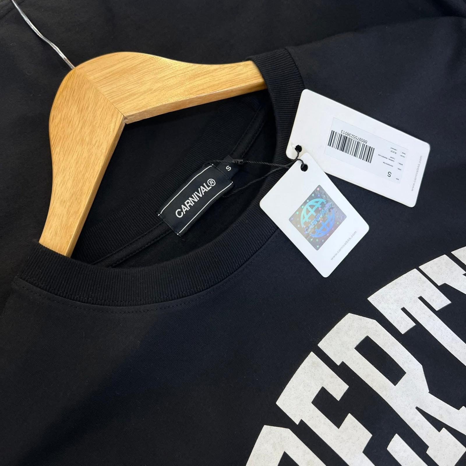 CARNIVAL 777 Black Tee